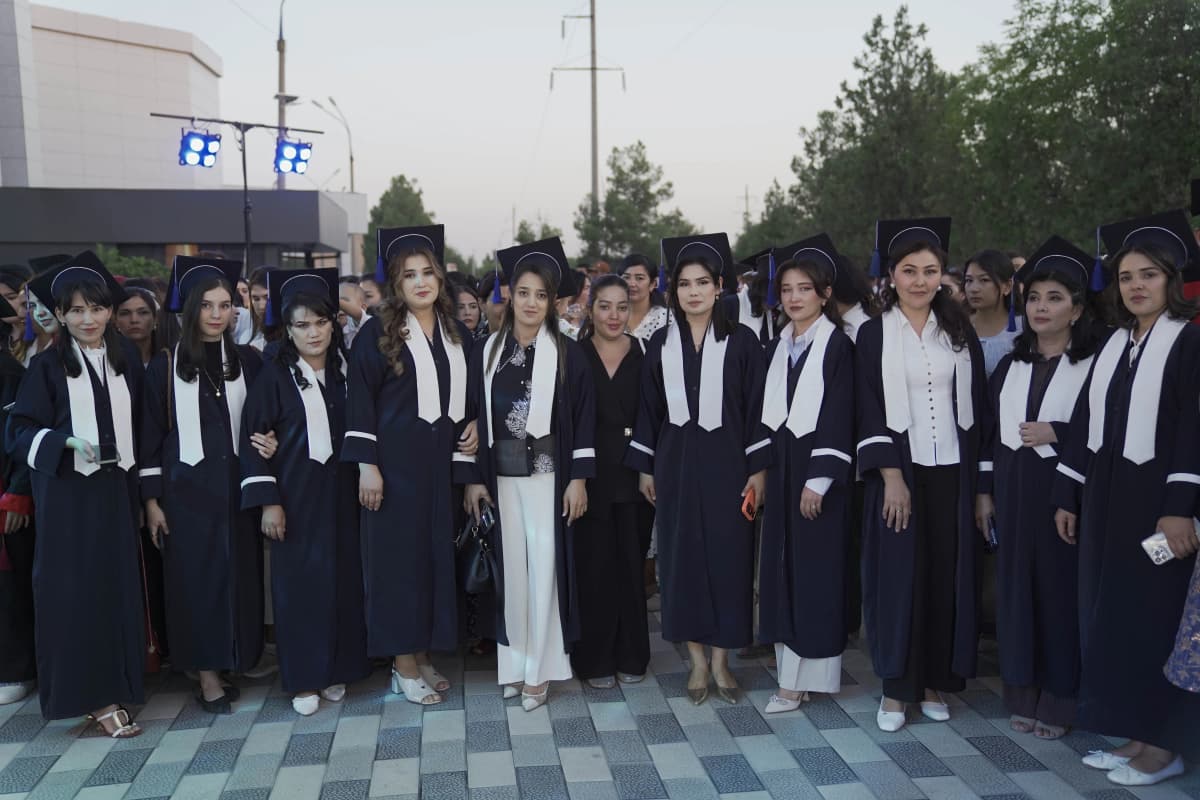 Osiyo Texnologiyalar Universitetida 2025–2026 o‘quv yilini muvaffaqiyatli yakunlagan 132 nafar magistr bitiruvchiga diplom topshirish marosimi bo‘lib o‘tdi.