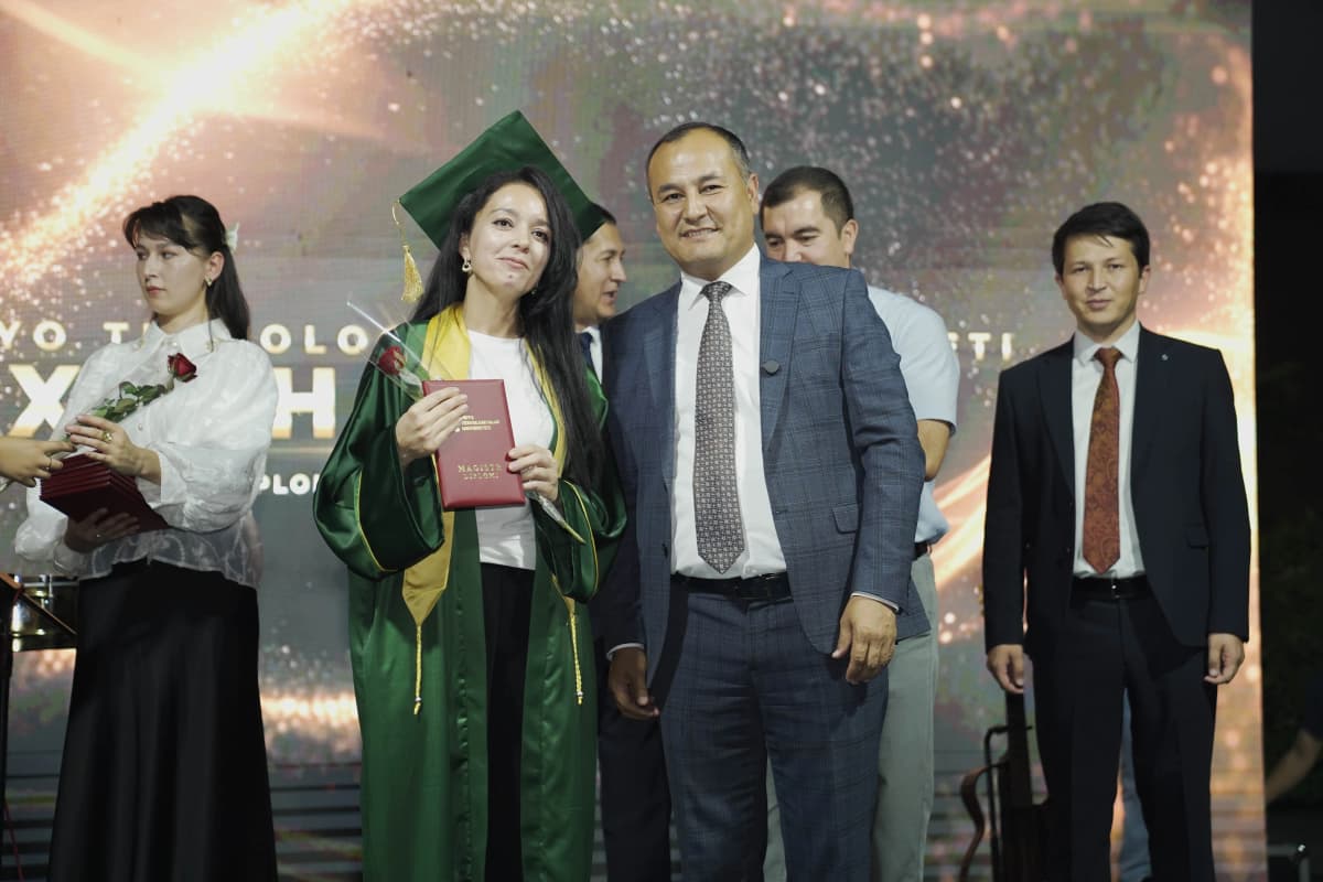 Osiyo Texnologiyalar Universitetida 2025–2026 o‘quv yilini muvaffaqiyatli yakunlagan 132 nafar magistr bitiruvchiga diplom topshirish marosimi bo‘lib o‘tdi.