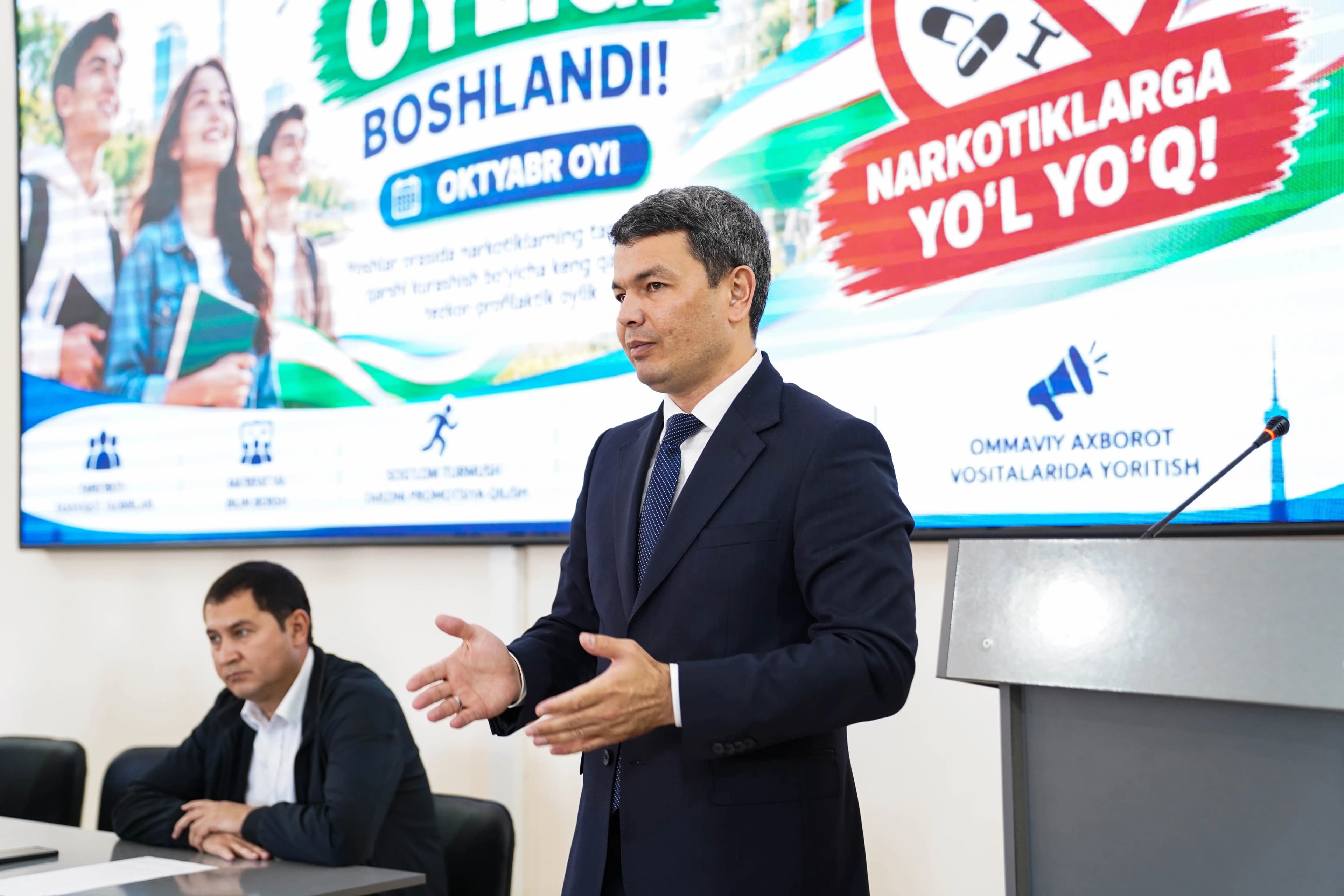 Yoshlar oyligi doirasida giyohvandlikka qarshi profilaktik tadbir o‘tkazildi
Oktyabr oyida yoshlar o‘rtasida giyohvandlikning oldini olishga qaratilgan keng qamrovli profilaktik oylik doirasida Osiyo texnologiyalar universitetida targ‘ibot-tushuntirish tadbiri o‘tkazildi. Tadbirda talaba-yoshlarga giyohvandlikning salbiy oqibatlari va uning oldini olish bo‘yicha muhim ma’lumotlar berildi.