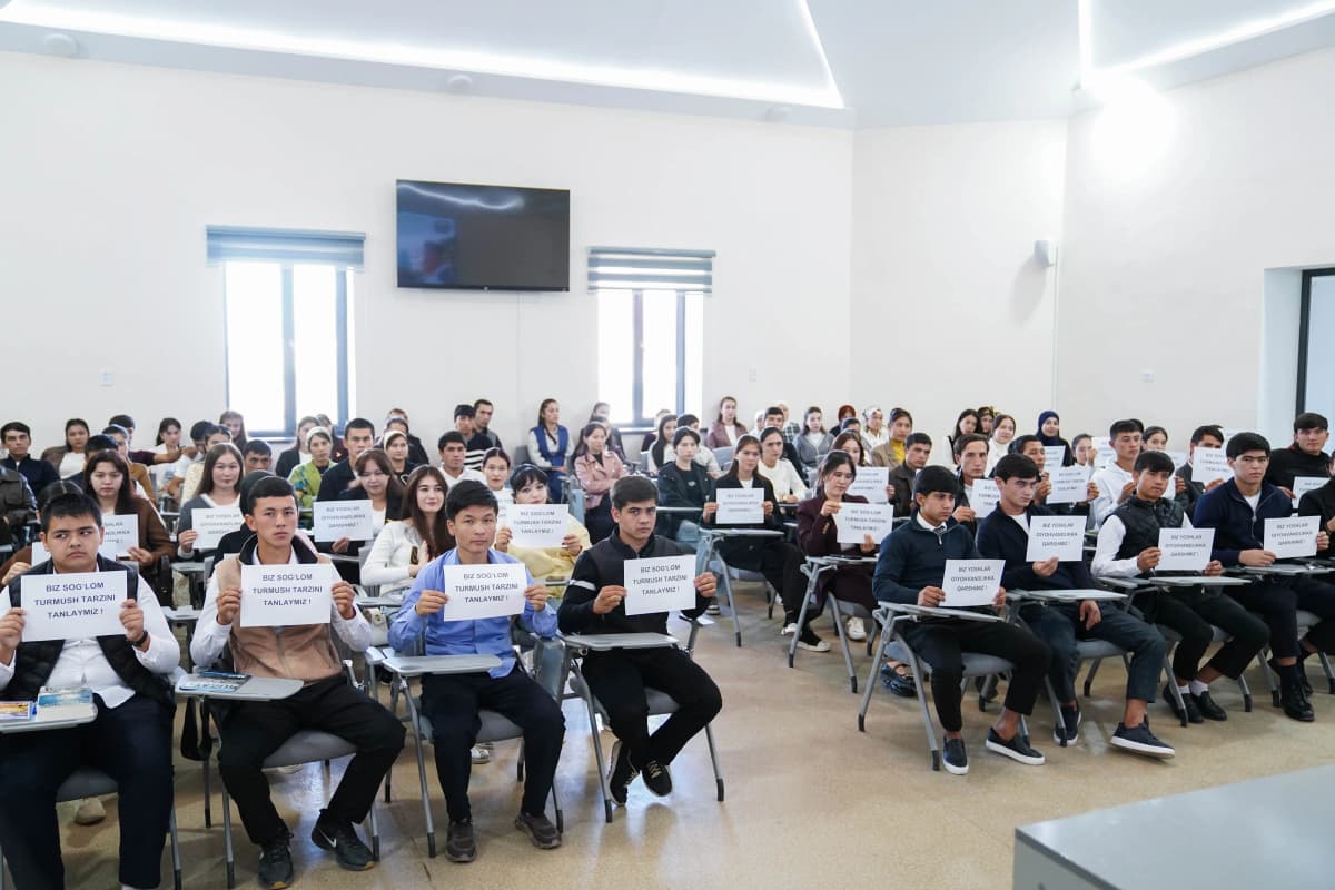 Yoshlar oyligi doirasida giyohvandlikka qarshi profilaktik tadbir o‘tkazildi
Oktyabr oyida yoshlar o‘rtasida giyohvandlikning oldini olishga qaratilgan keng qamrovli profilaktik oylik doirasida Osiyo texnologiyalar universitetida targ‘ibot-tushuntirish tadbiri o‘tkazildi. Tadbirda talaba-yoshlarga giyohvandlikning salbiy oqibatlari va uning oldini olish bo‘yicha muhim ma’lumotlar berildi.