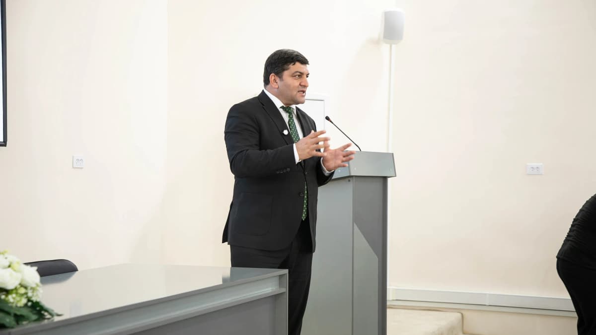Osiyo texnologiyalar universitetida Ozarbayjon davlat pedagogika universiteti Quba filiali direktori, fizika fanlari doktori, professor Yusif Aliyev tomonidan professor-o‘qituvchilar va magistrantlar uchun akademik dars tashkil etildi. Unda ilmiy-tadqiqot faoliyati, ilmiy maqolalar yozish metodikasi hamda Ozarbayjonda ilm-fan rivoji borasidagi tajribalar muhokama qilindi.