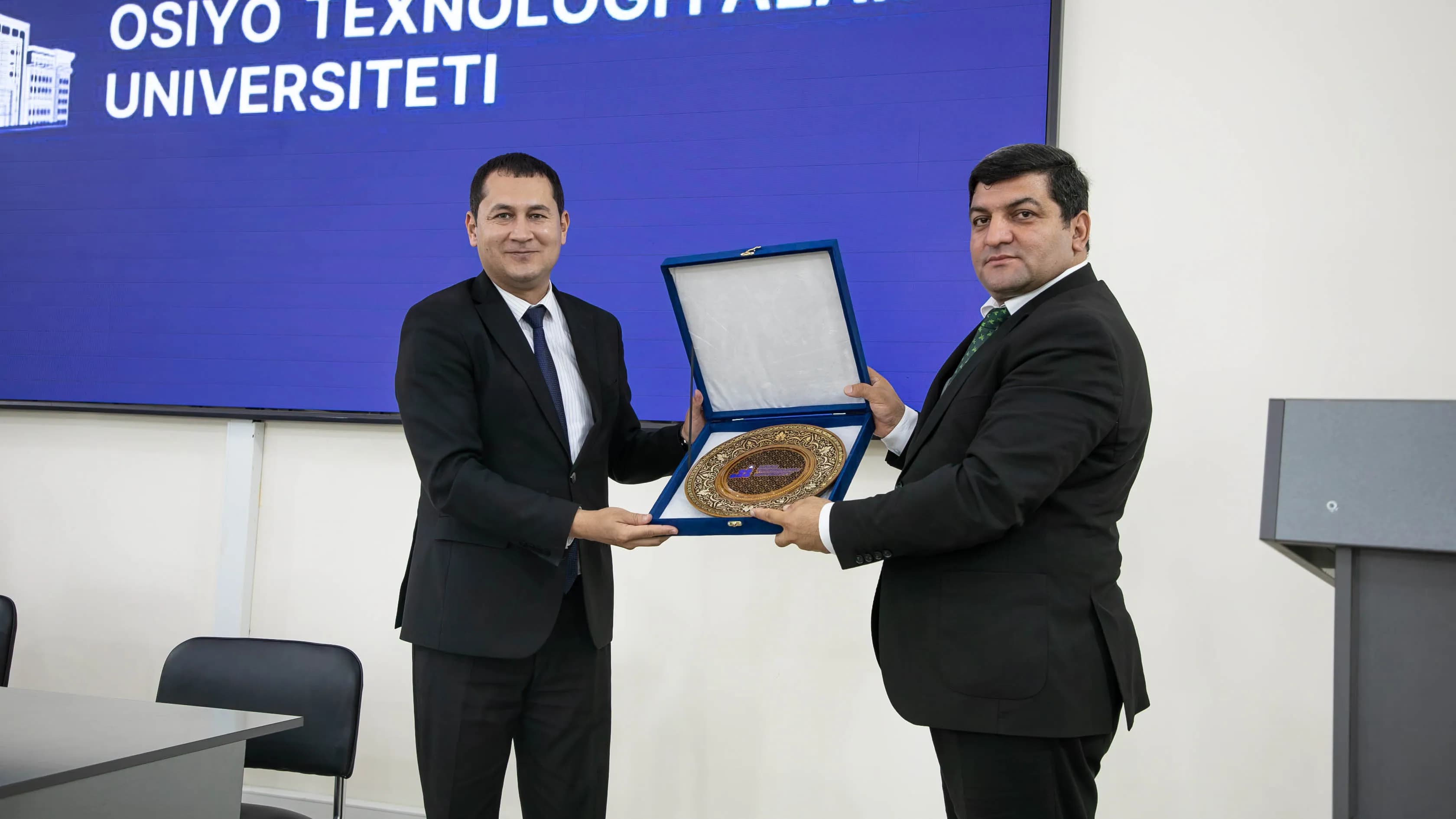 Osiyo texnologiyalar universitetida Ozarbayjon davlat pedagogika universiteti Quba filiali direktori, fizika fanlari doktori, professor Yusif Aliyev tomonidan professor-o‘qituvchilar va magistrantlar uchun akademik dars tashkil etildi. Unda ilmiy-tadqiqot faoliyati, ilmiy maqolalar yozish metodikasi hamda Ozarbayjonda ilm-fan rivoji borasidagi tajribalar muhokama qilindi.