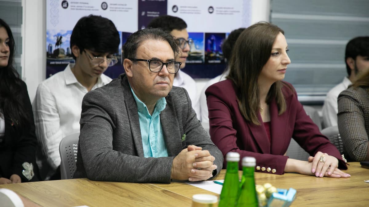 Osiyo texnologiyalar universitetida O‘zbekiston va Ozarbayjon o‘rtasidagi do‘stlik, hamkorlik va madaniy aloqalarni mustahkamlashga qaratilgan O‘zbekiston–Ozarbayjon do‘stlik markazining ochilish marosimi bo‘lib o‘tdi. Markaz ikki xalq o‘rtasidagi tarixiy rishtalarni mustahkamlash, milliy qadriyatlar va madaniyatni targ‘ib etish, shuningdek, ta’lim va ilm-fan sohalaridagi hamkorlikni rivojlantirishga xizmat qiladi.