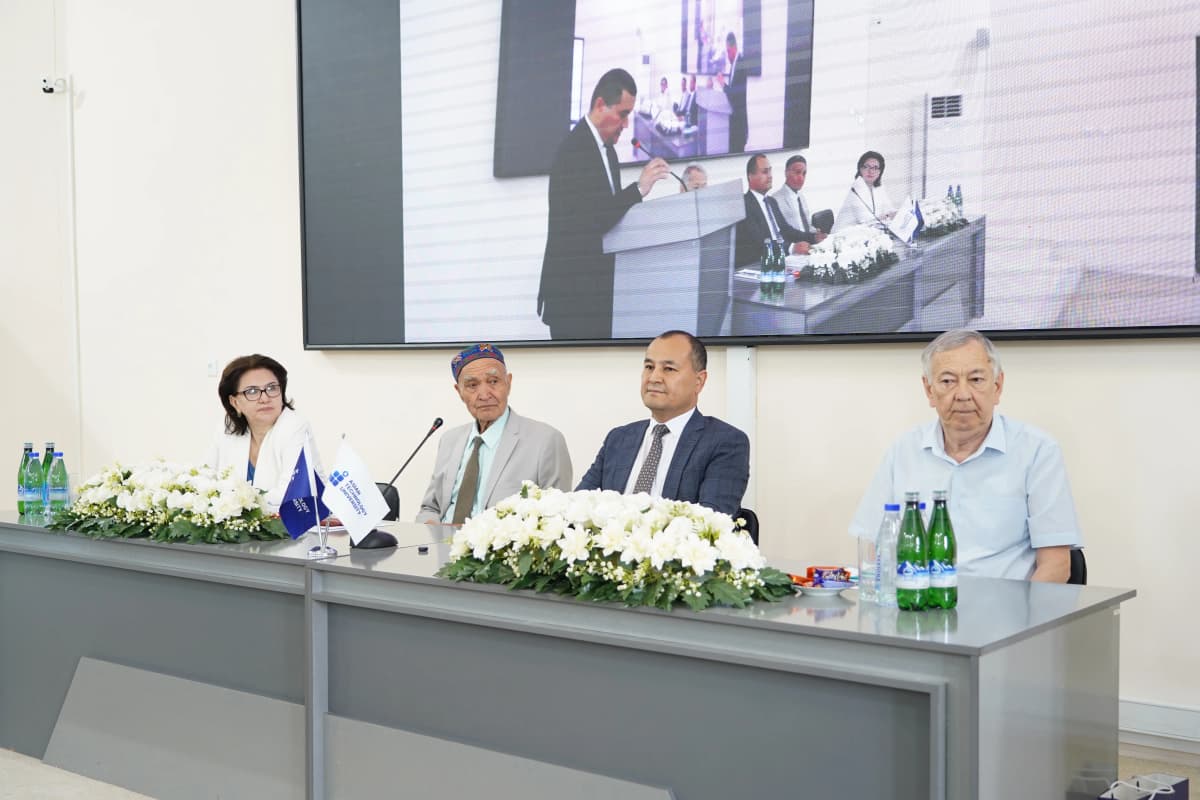 👨‍🏫 Konferensiya doirasida tarixchi olimlar, professorlar va tadqiqotchilar tomonidan dolzarb mavzularda ilmiy ma’ruzalar taqdim etilmoqda.