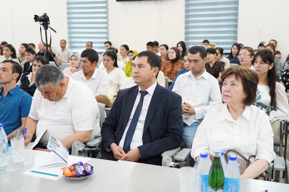 👨‍🏫 Konferensiya doirasida tarixchi olimlar, professorlar va tadqiqotchilar tomonidan dolzarb mavzularda ilmiy ma’ruzalar taqdim etilmoqda.