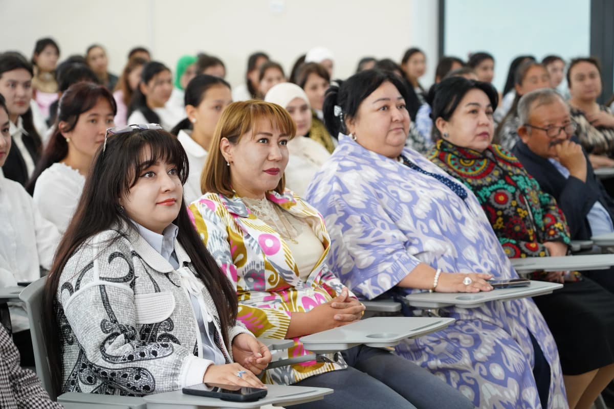 👩‍🏫 Qurbanova Ayten Narimon qizi — filologiya fanlari bo‘yicha falsafa doktori (PhD), dotsent, turkolog olim, Ozarbayjon Fanlar akademiyasi Nizomiy Ganjaviy nomidagi Adabiyot instituti katta ilmiy xodimi tomonidan mazmunli ma’ruza taqdim etildi.