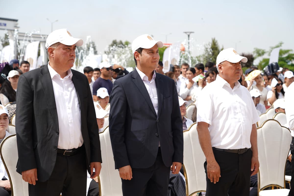 🎓 Tadbir davomida talabalar tomonidan yaratilgan texnik ishlanmalar, innovatsion loyihalar, IT dasturlar, startap g‘oyalar hamda amaliy ijod namunalari namoyish etilmoqda.