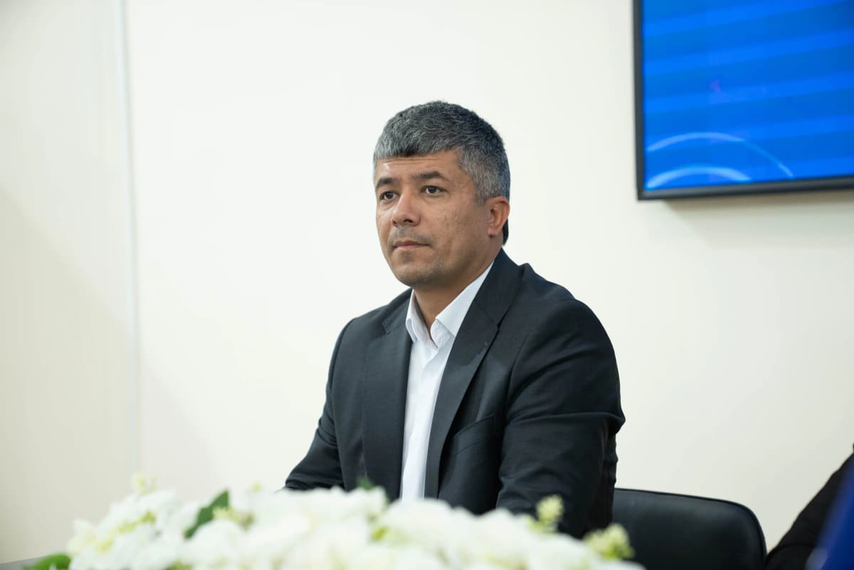 Osiyo texnologiyalar universitetida “Jaholatga qarshi ma’rifat” mavzusida ma’naviy-ma’rifiy tadbir o‘tkazildi
Osiyo texnologiyalar universitetida birinchi bosqich talabalari ishtirokida “Jaholatga qarshi ma’rifat” mavzusida ma’naviy-ma’rifiy tadbir tashkil etildi.

Tadbirning asosiy maqsadi yoshlar o‘rtasida ma’rifat va ma’naviy qadriyatlarni targ‘ib qilish, ularning dunyoqarashini kengaytirish hamda turli yot g‘oyalarga nisbatan mafkuraviy immunitetini shakllantirishdan iborat bo‘ldi.

Uchrashuv davomida talabalarga jaholatning salbiy oqibatlari, ma’rifatning inson va jamiyat hayotidagi o‘rni, shuningdek, yoshlarning mustaqil fikrlashi va bilim olishga intilishining ahamiyati haqida batafsil ma’lumot berildi.

Shuningdek, yosh avlodni bilimli, ma’rifatli, keng dunyoqarashli va mustaqil fikrlaydigan shaxslar etib tarbiyalashda ta’lim va tarbiyaning o‘rni alohida ta’kidlandi.

Tadbir yakunida talabalarning ma’naviy dunyoqarashini yuksaltirish, ularda mafkuraviy tahdidlarga nisbatan ogohlikni shakllantirish hamda ma’rifatga asoslangan hayotiy qarashlarini rivojlantirish muhimligi qayd etildi.