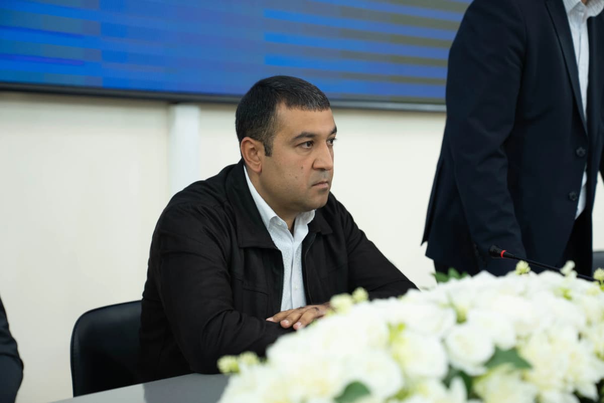 Osiyo texnologiyalar universitetida “Jaholatga qarshi ma’rifat” mavzusida ma’naviy-ma’rifiy tadbir o‘tkazildi
Osiyo texnologiyalar universitetida birinchi bosqich talabalari ishtirokida “Jaholatga qarshi ma’rifat” mavzusida ma’naviy-ma’rifiy tadbir tashkil etildi.

Tadbirning asosiy maqsadi yoshlar o‘rtasida ma’rifat va ma’naviy qadriyatlarni targ‘ib qilish, ularning dunyoqarashini kengaytirish hamda turli yot g‘oyalarga nisbatan mafkuraviy immunitetini shakllantirishdan iborat bo‘ldi.

Uchrashuv davomida talabalarga jaholatning salbiy oqibatlari, ma’rifatning inson va jamiyat hayotidagi o‘rni, shuningdek, yoshlarning mustaqil fikrlashi va bilim olishga intilishining ahamiyati haqida batafsil ma’lumot berildi.

Shuningdek, yosh avlodni bilimli, ma’rifatli, keng dunyoqarashli va mustaqil fikrlaydigan shaxslar etib tarbiyalashda ta’lim va tarbiyaning o‘rni alohida ta’kidlandi.

Tadbir yakunida talabalarning ma’naviy dunyoqarashini yuksaltirish, ularda mafkuraviy tahdidlarga nisbatan ogohlikni shakllantirish hamda ma’rifatga asoslangan hayotiy qarashlarini rivojlantirish muhimligi qayd etildi.