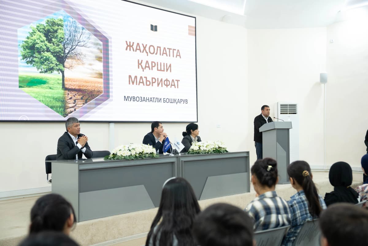 Osiyo texnologiyalar universitetida “Jaholatga qarshi ma’rifat” mavzusida ma’naviy-ma’rifiy tadbir o‘tkazildi
Osiyo texnologiyalar universitetida birinchi bosqich talabalari ishtirokida “Jaholatga qarshi ma’rifat” mavzusida ma’naviy-ma’rifiy tadbir tashkil etildi.

Tadbirning asosiy maqsadi yoshlar o‘rtasida ma’rifat va ma’naviy qadriyatlarni targ‘ib qilish, ularning dunyoqarashini kengaytirish hamda turli yot g‘oyalarga nisbatan mafkuraviy immunitetini shakllantirishdan iborat bo‘ldi.

Uchrashuv davomida talabalarga jaholatning salbiy oqibatlari, ma’rifatning inson va jamiyat hayotidagi o‘rni, shuningdek, yoshlarning mustaqil fikrlashi va bilim olishga intilishining ahamiyati haqida batafsil ma’lumot berildi.

Shuningdek, yosh avlodni bilimli, ma’rifatli, keng dunyoqarashli va mustaqil fikrlaydigan shaxslar etib tarbiyalashda ta’lim va tarbiyaning o‘rni alohida ta’kidlandi.

Tadbir yakunida talabalarning ma’naviy dunyoqarashini yuksaltirish, ularda mafkuraviy tahdidlarga nisbatan ogohlikni shakllantirish hamda ma’rifatga asoslangan hayotiy qarashlarini rivojlantirish muhimligi qayd etildi.
