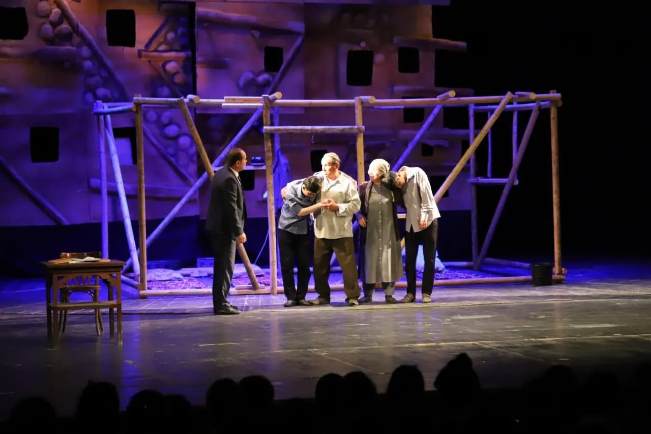 Osiyo texnologiyalar universiteti talabalari “Teatr — ibratxonadir” dasturi doirasida Qashqadaryo viloyati musiqali drama teatriga tashrif buyurdi.