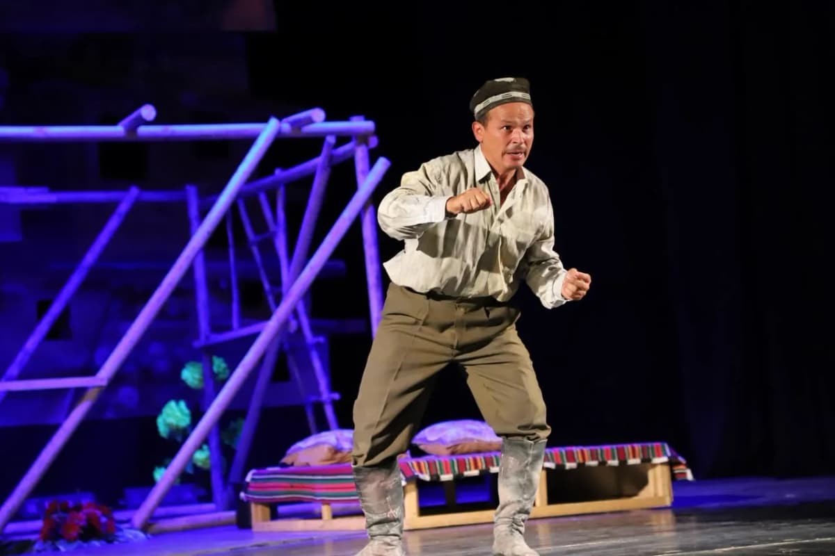 Osiyo texnologiyalar universiteti talabalari “Teatr — ibratxonadir” dasturi doirasida Qashqadaryo viloyati musiqali drama teatriga tashrif buyurdi.