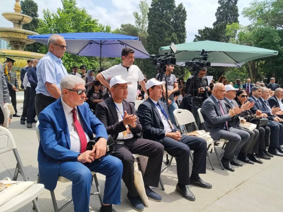 🌍 Unda Oʻzbekiston, Ozarbayjon, Turkiya, Turkmaniston, Tojikiston, Vengriya, Qozog‘iston, Qirg‘iziston hamda boshqa qator davlatlardan tashrif buyurgan olimlar, ijodkorlar va adabiyot namoyandalari ishtirok etdi.