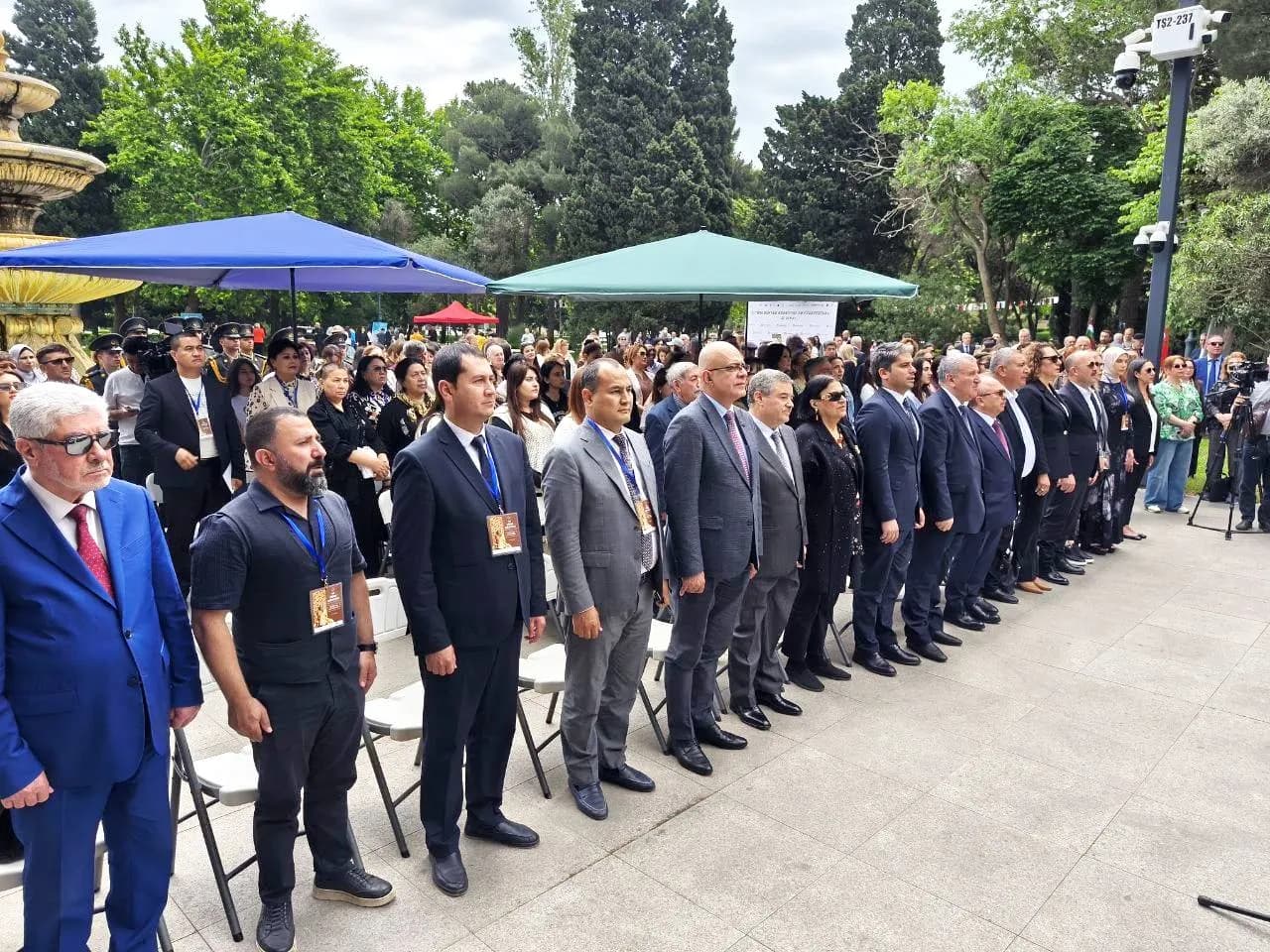 🌍 Unda Oʻzbekiston, Ozarbayjon, Turkiya, Turkmaniston, Tojikiston, Vengriya, Qozog‘iston, Qirg‘iziston hamda boshqa qator davlatlardan tashrif buyurgan olimlar, ijodkorlar va adabiyot namoyandalari ishtirok etdi.